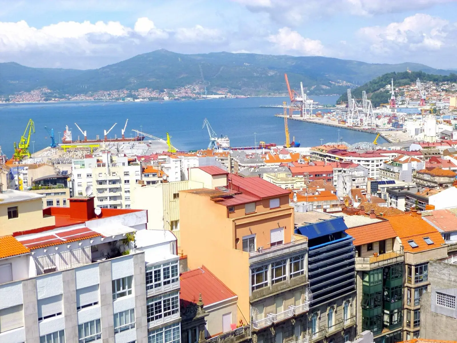 Vista de Vigo y su puerto desde lo alto